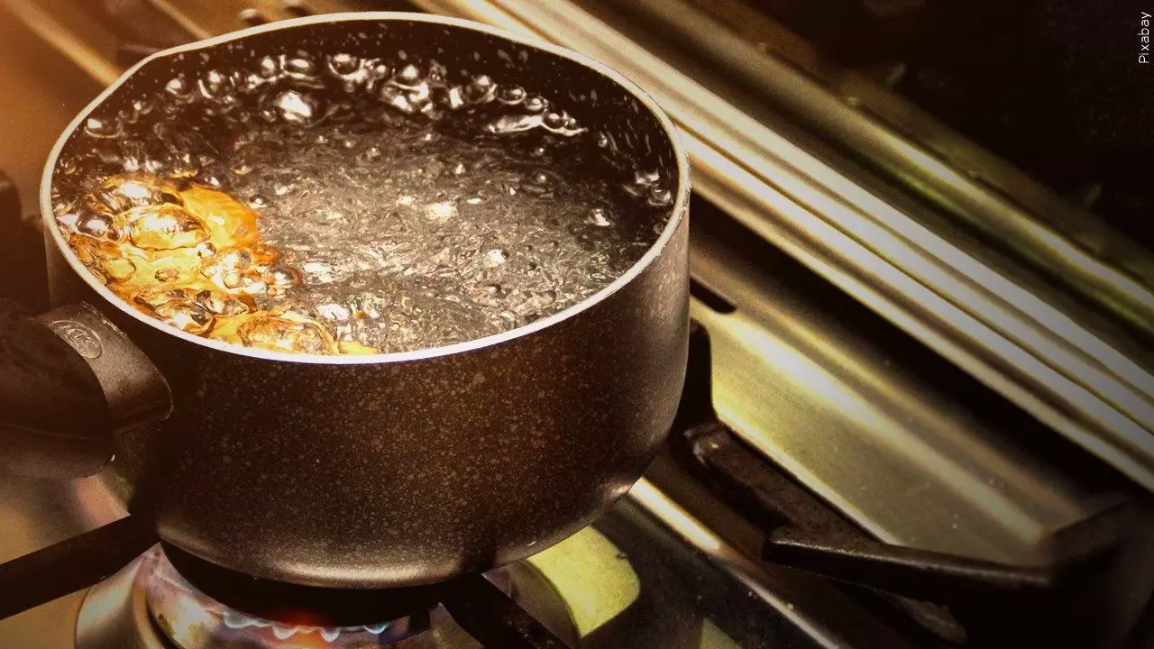 water boils in a pot