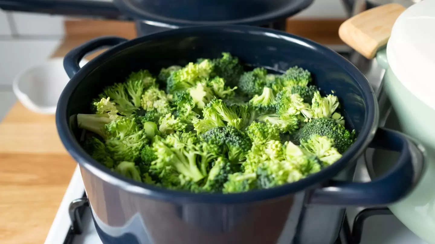 Add broccoli to boiling water