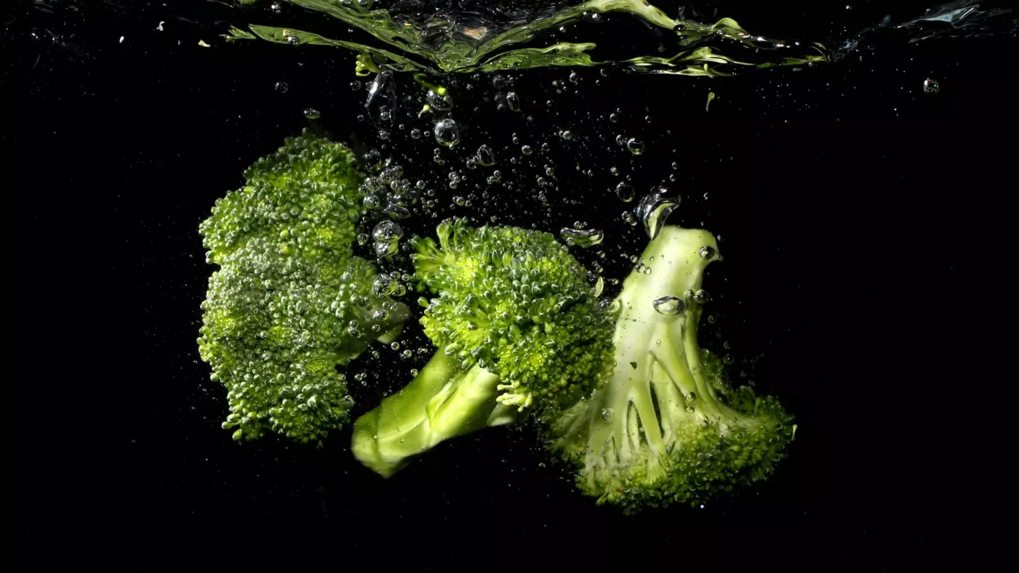 Add broccoli to ice water