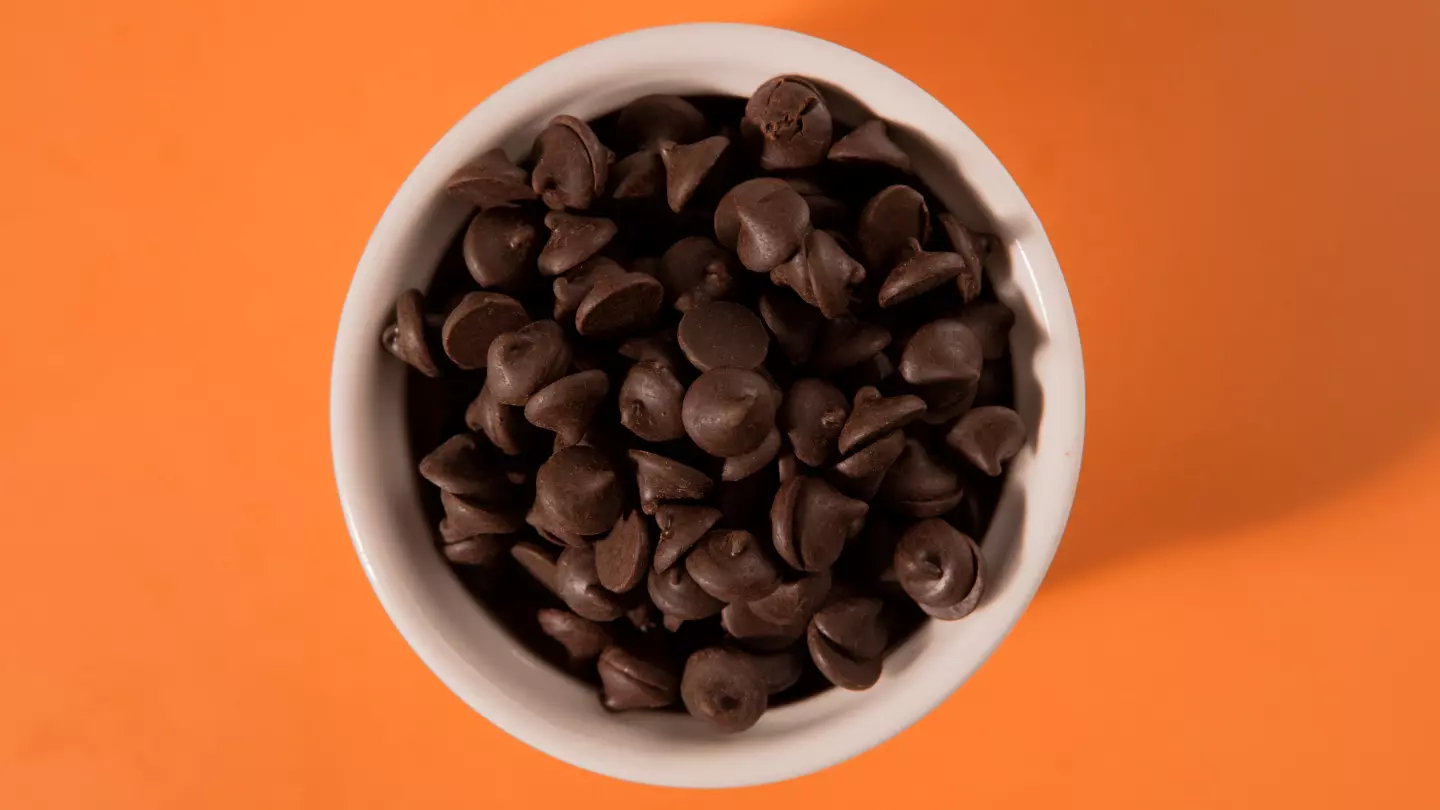 How to melt chocolate chips in a slow cooker?